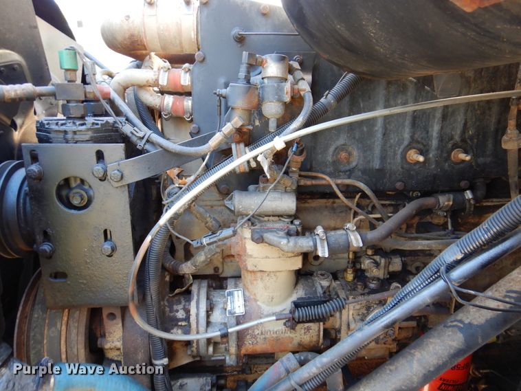 image for item DK8686 1988 International 8300  semi truck