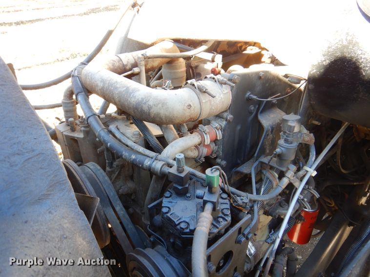 image for item DK8686 1988 International 8300  semi truck