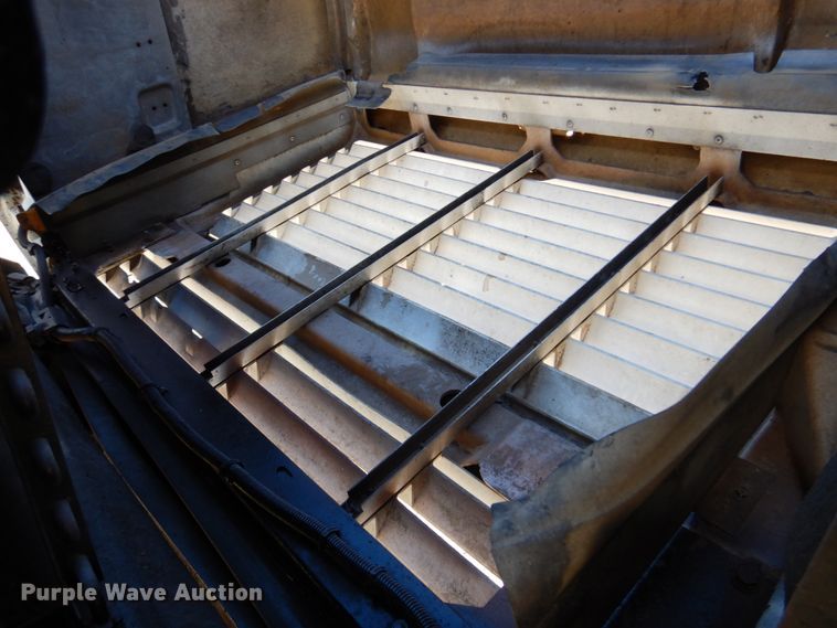 image for item DK8686 1988 International 8300  semi truck