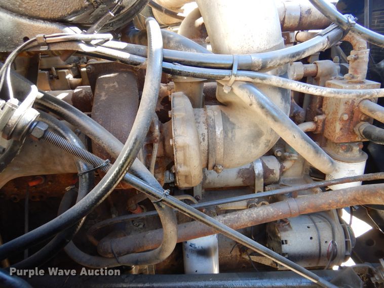 image for item DK8686 1988 International 8300  semi truck