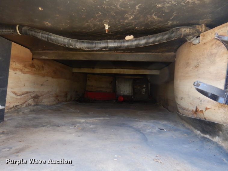 image for item DK8686 1988 International 8300  semi truck