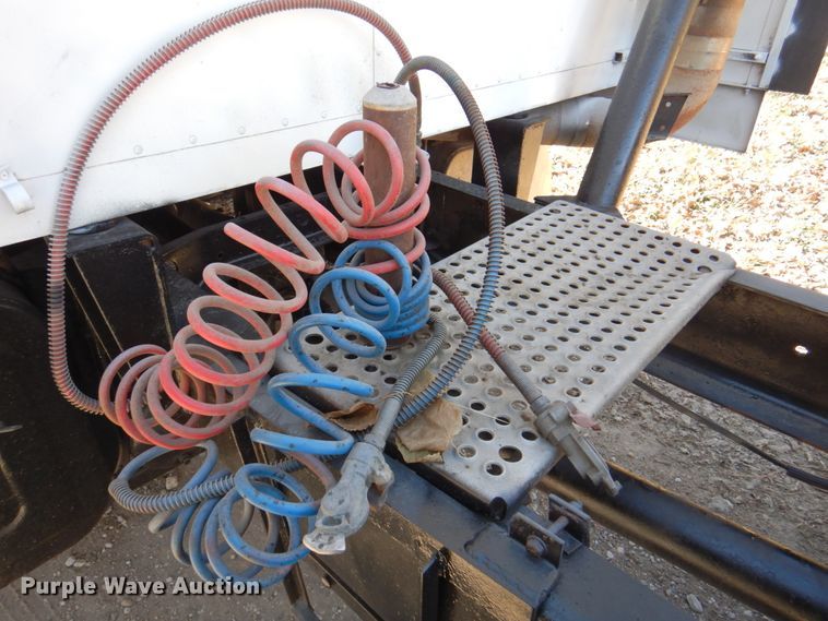 image for item DK8686 1988 International 8300  semi truck