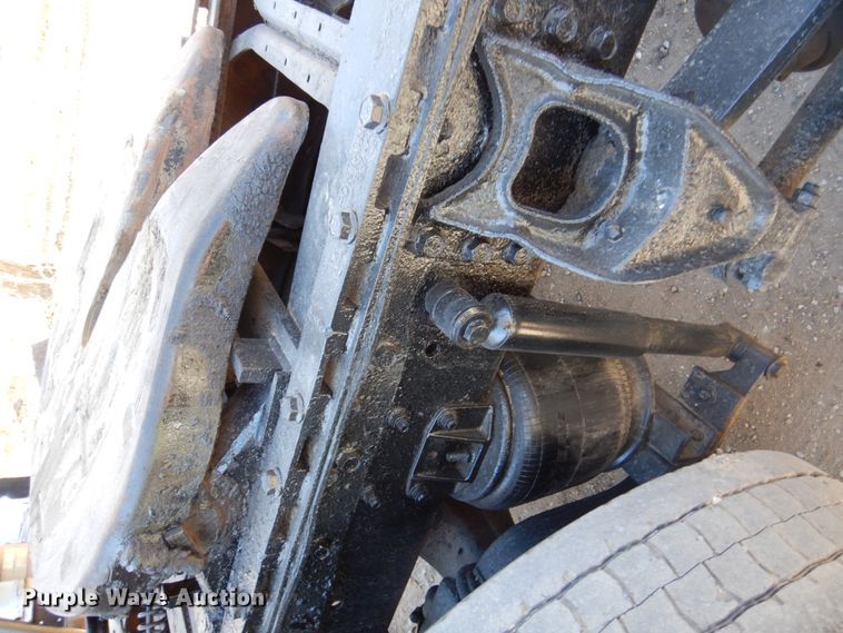 image for item DK8686 1988 International 8300  semi truck