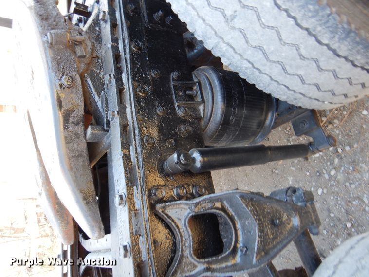 image for item DK8686 1988 International 8300  semi truck