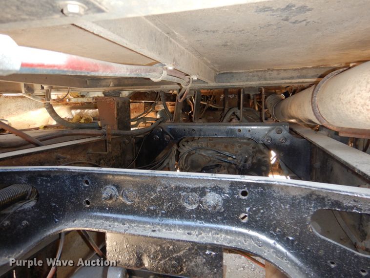 image for item DK8686 1988 International 8300  semi truck