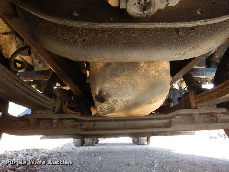 image for item DK8686 1988 International 8300  semi truck