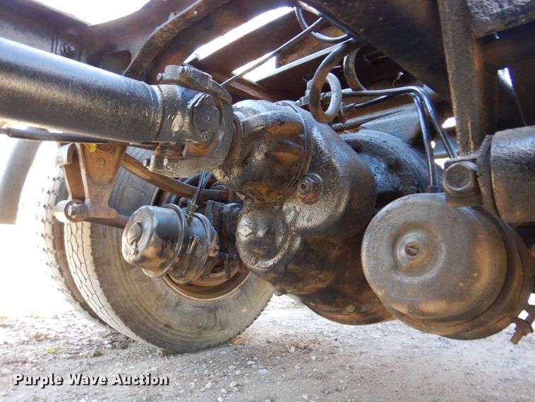 image for item DK8686 1988 International 8300  semi truck