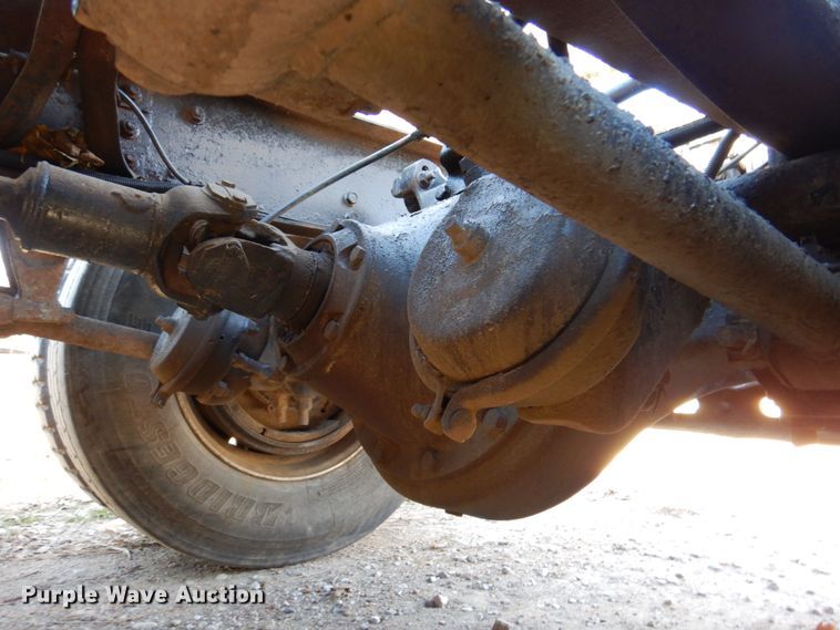 image for item DK8686 1988 International 8300  semi truck