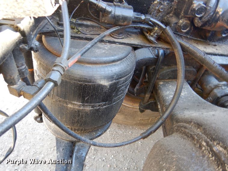 image for item DK8686 1988 International 8300  semi truck