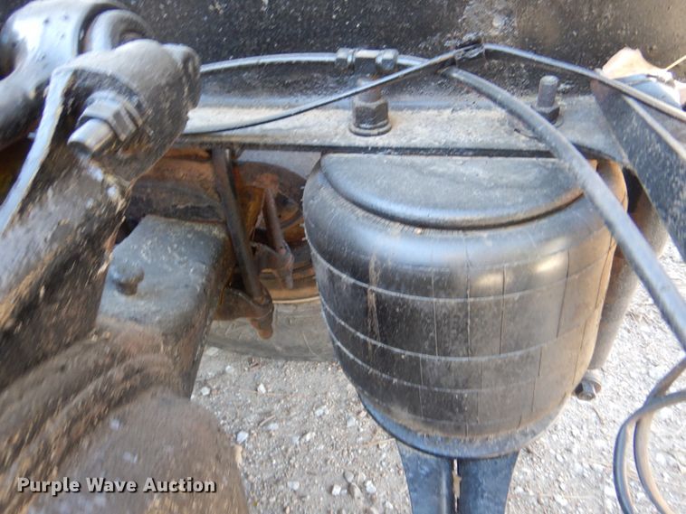 image for item DK8686 1988 International 8300  semi truck