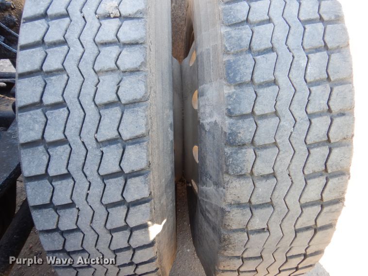 image for item DK8686 1988 International 8300  semi truck