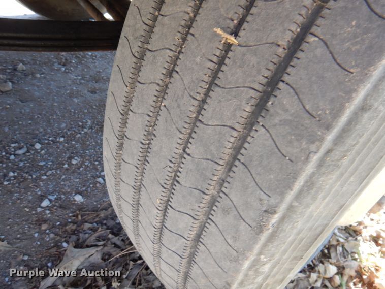 image for item DK8686 1988 International 8300  semi truck