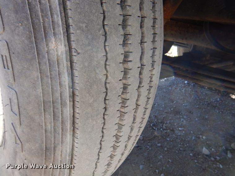 image for item DK8686 1988 International 8300  semi truck