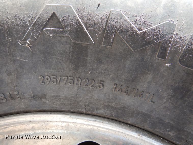 image for item DK8686 1988 International 8300  semi truck