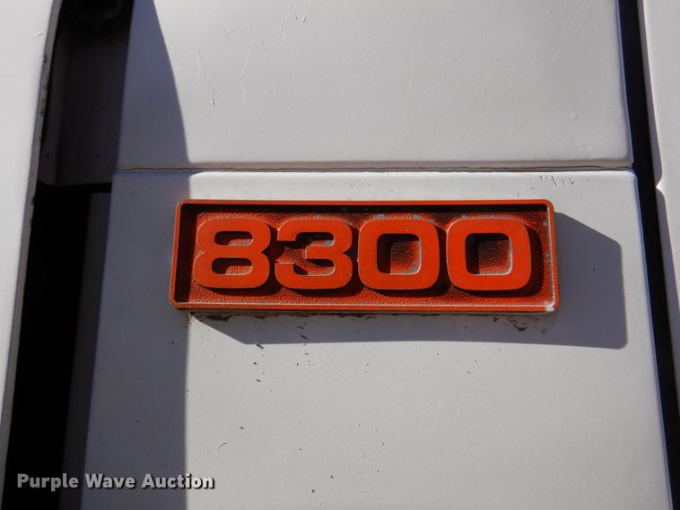 image for item DK8686 1988 International 8300  semi truck