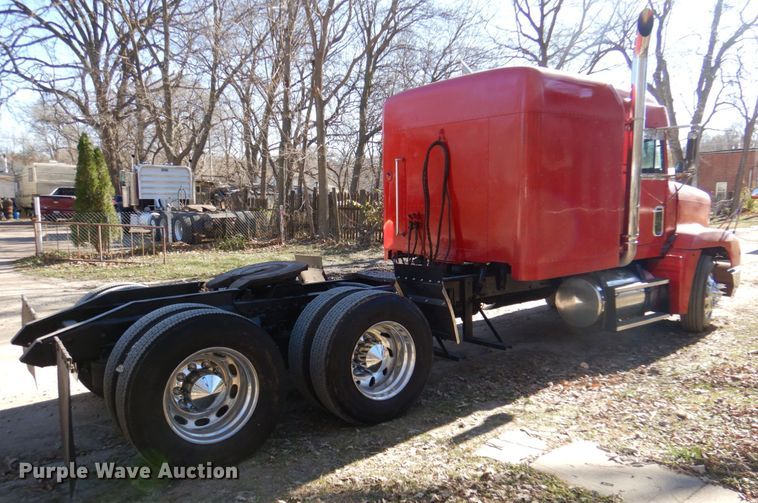 image for item DK8687 1996 Freightliner FLD120  semi truck