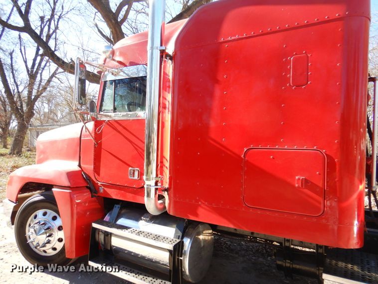 image for item DK8687 1996 Freightliner FLD120  semi truck