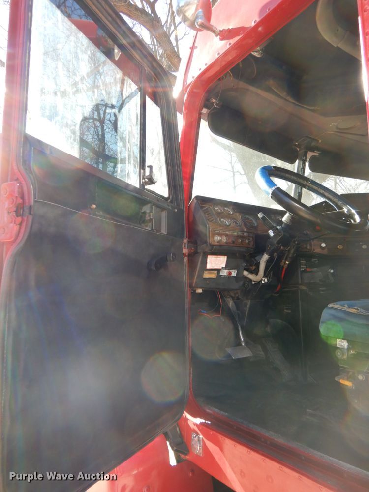 image for item DK8687 1996 Freightliner FLD120  semi truck