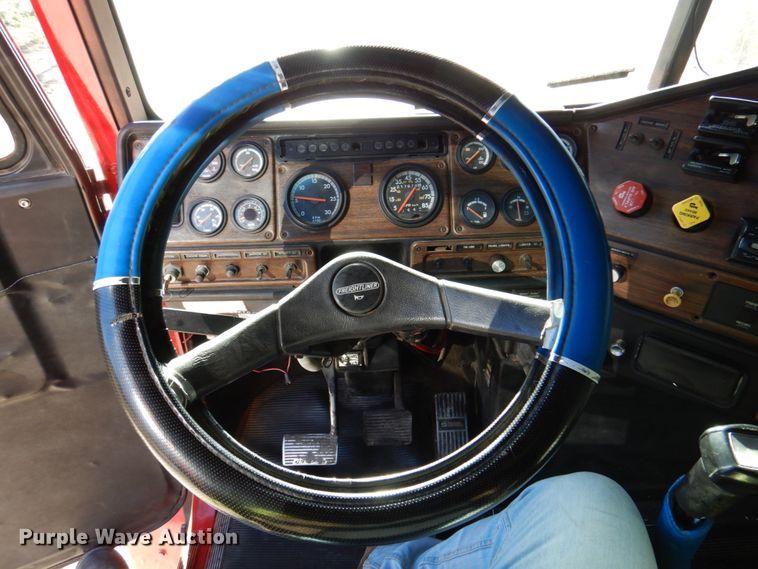 image for item DK8687 1996 Freightliner FLD120  semi truck