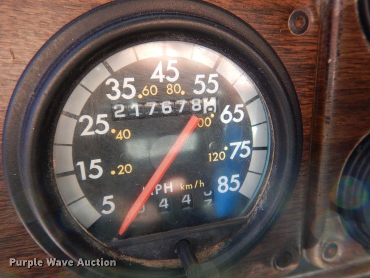 image for item DK8687 1996 Freightliner FLD120  semi truck