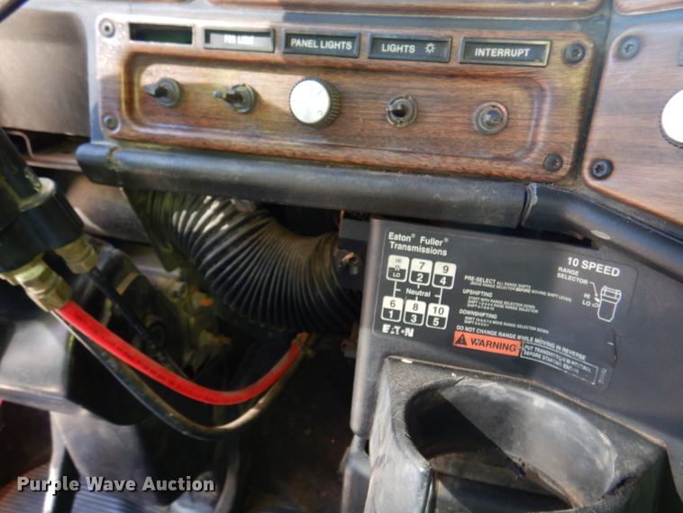 image for item DK8687 1996 Freightliner FLD120  semi truck