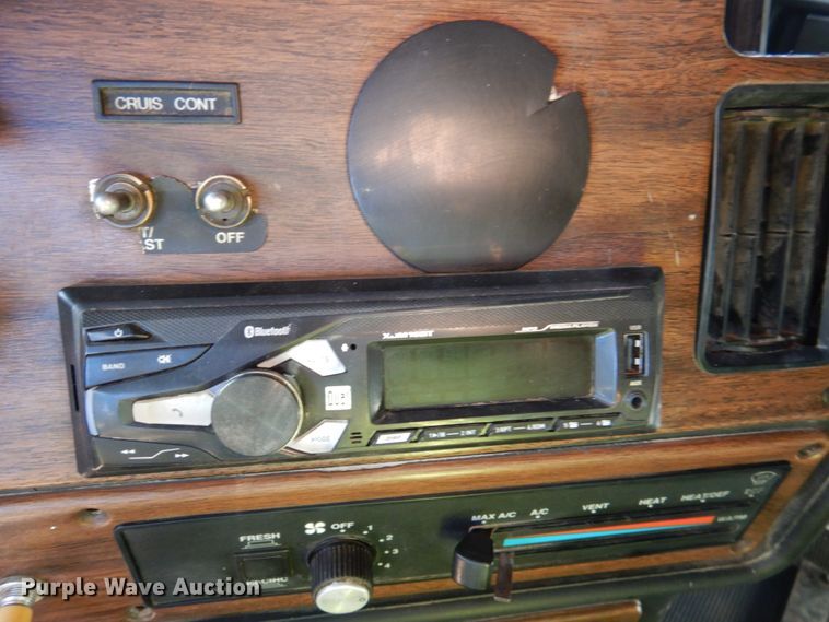 image for item DK8687 1996 Freightliner FLD120  semi truck