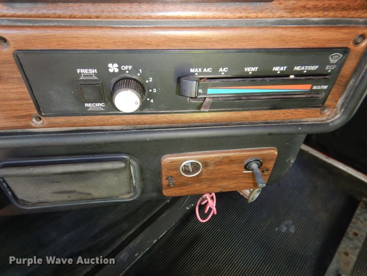 image for item DK8687 1996 Freightliner FLD120  semi truck