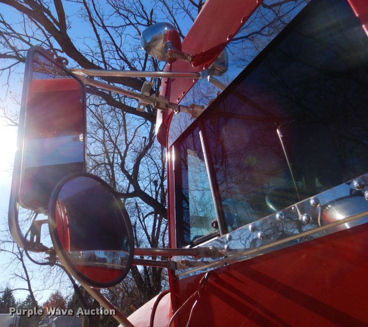 image for item DK8687 1996 Freightliner FLD120  semi truck