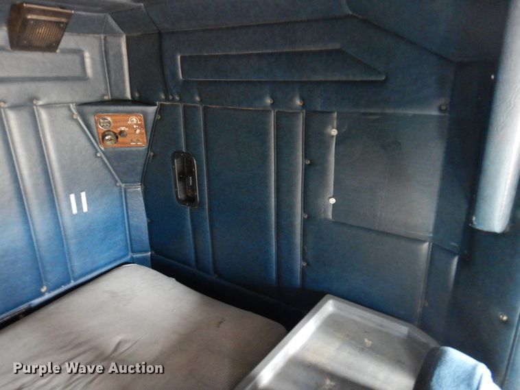 image for item DK8687 1996 Freightliner FLD120  semi truck