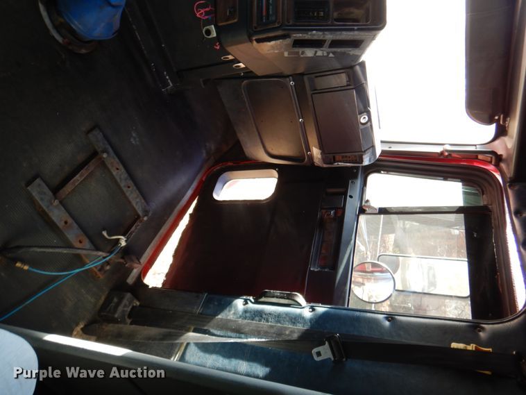 image for item DK8687 1996 Freightliner FLD120  semi truck