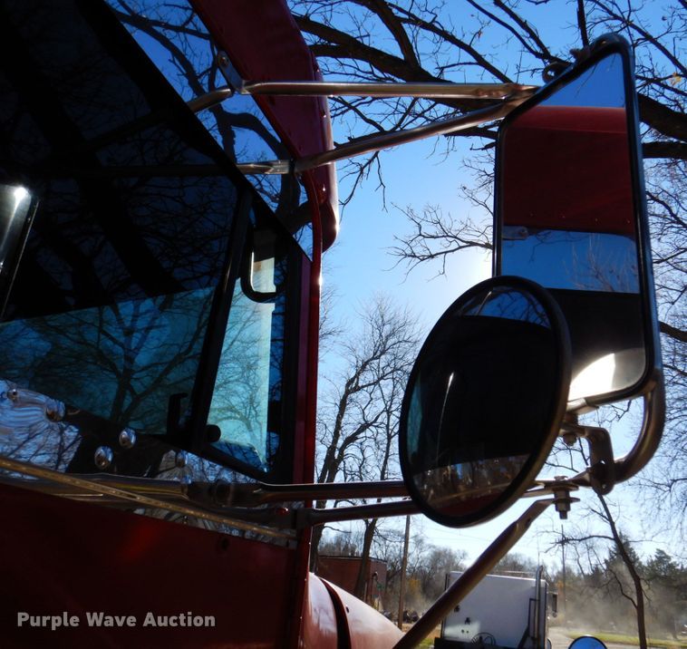 image for item DK8687 1996 Freightliner FLD120  semi truck