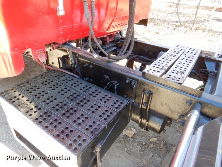 image for item DK8687 1996 Freightliner FLD120  semi truck