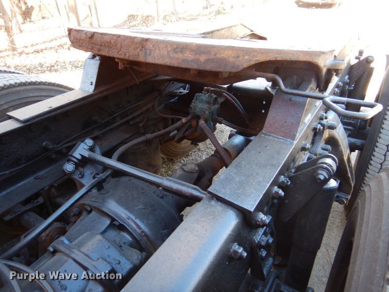 image for item DK8687 1996 Freightliner FLD120  semi truck