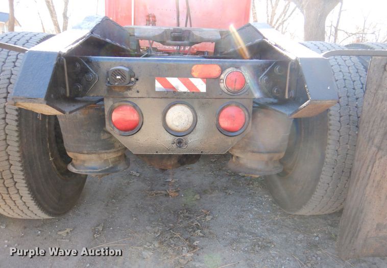 image for item DK8687 1996 Freightliner FLD120  semi truck