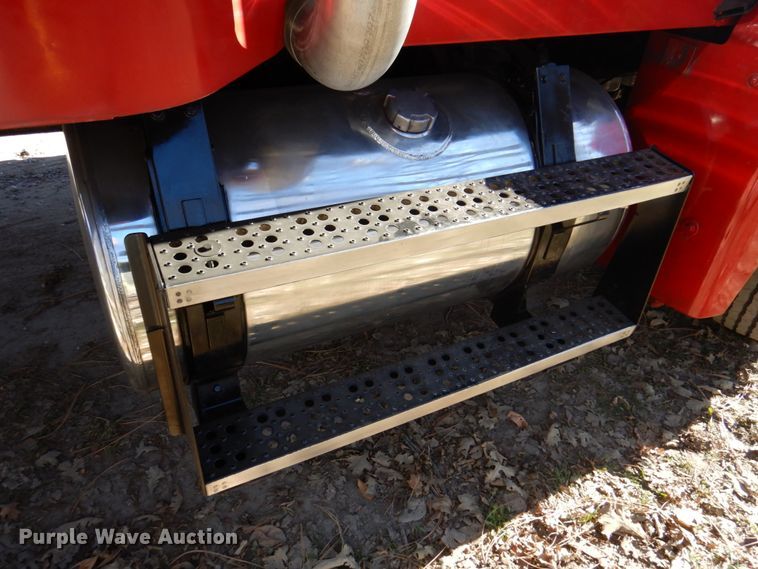 image for item DK8687 1996 Freightliner FLD120  semi truck