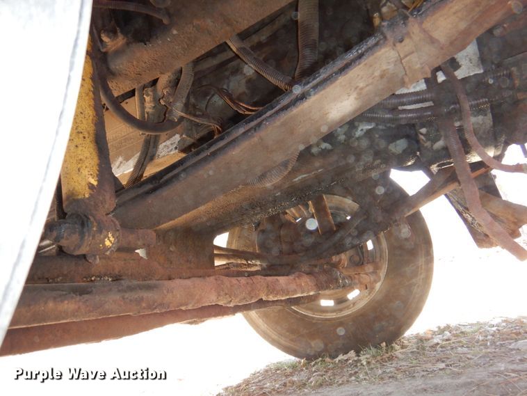 image for item DK8687 1996 Freightliner FLD120  semi truck