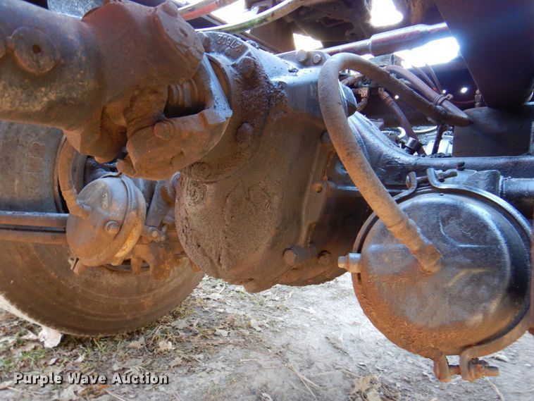 image for item DK8687 1996 Freightliner FLD120  semi truck