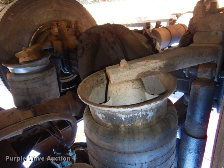 image for item DK8687 1996 Freightliner FLD120  semi truck