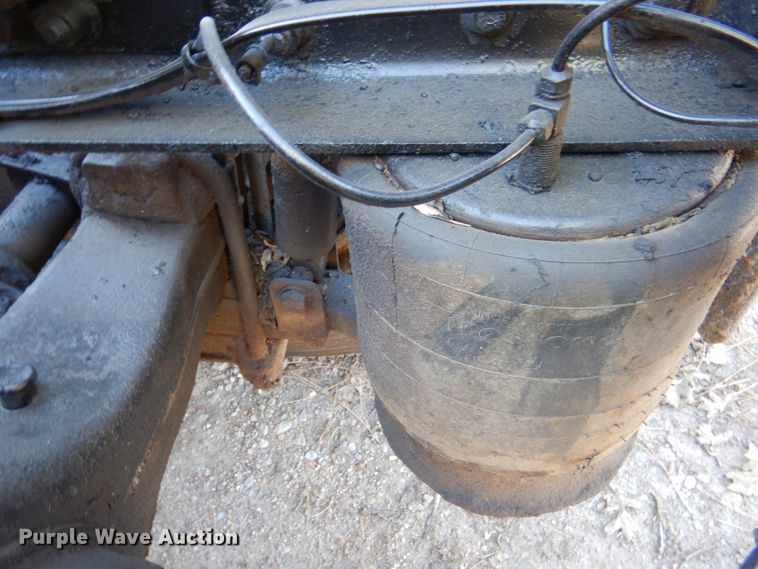 image for item DK8687 1996 Freightliner FLD120  semi truck