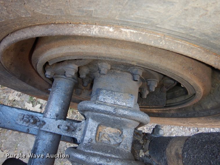 image for item DK8687 1996 Freightliner FLD120  semi truck