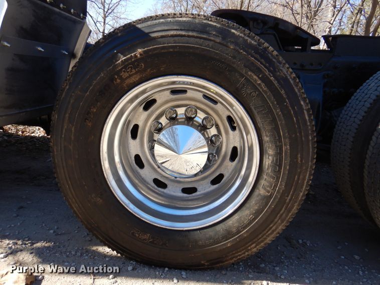 image for item DK8687 1996 Freightliner FLD120  semi truck