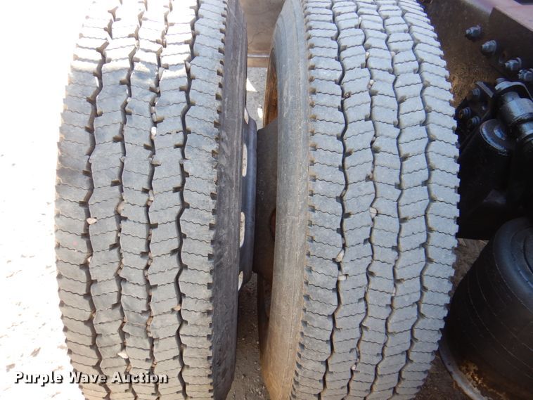 image for item DK8687 1996 Freightliner FLD120  semi truck