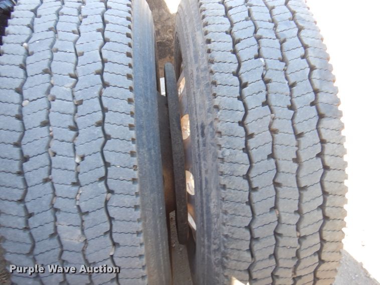 image for item DK8687 1996 Freightliner FLD120  semi truck