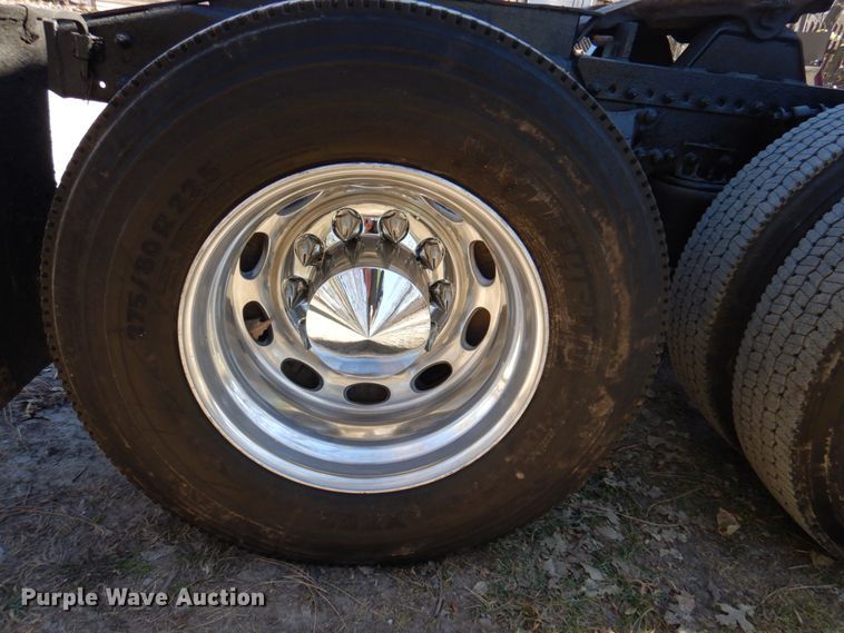 image for item DK8687 1996 Freightliner FLD120  semi truck