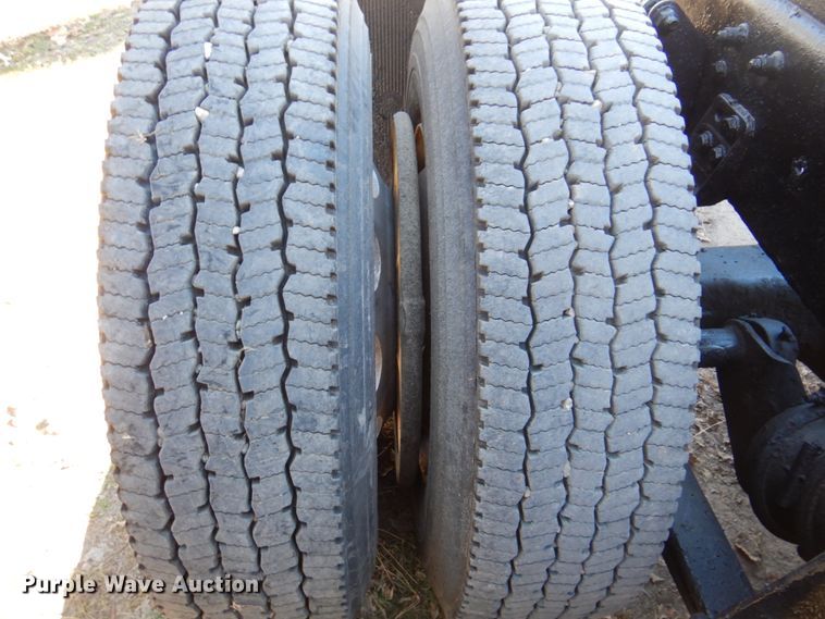 image for item DK8687 1996 Freightliner FLD120  semi truck