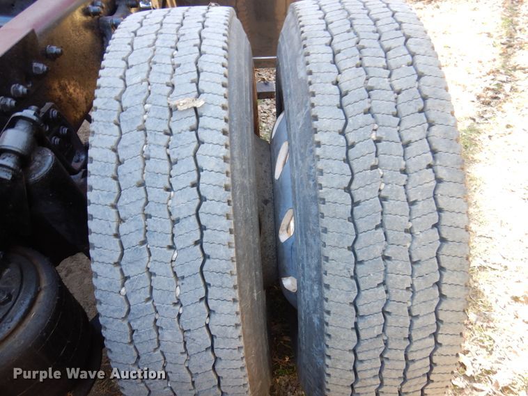 image for item DK8687 1996 Freightliner FLD120  semi truck