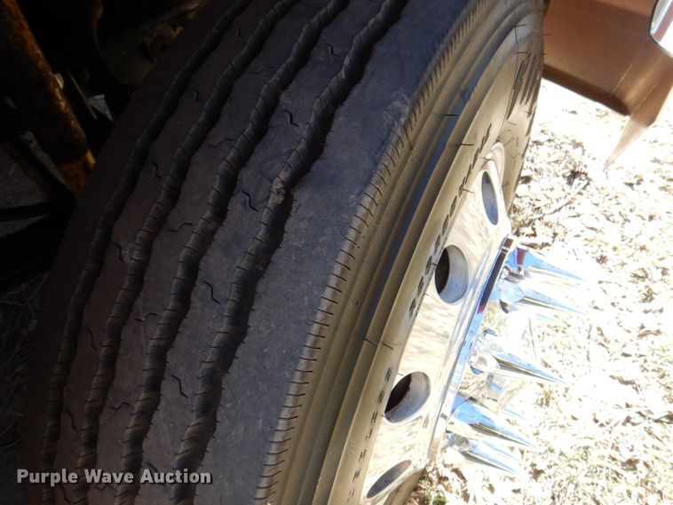 image for item DK8687 1996 Freightliner FLD120  semi truck