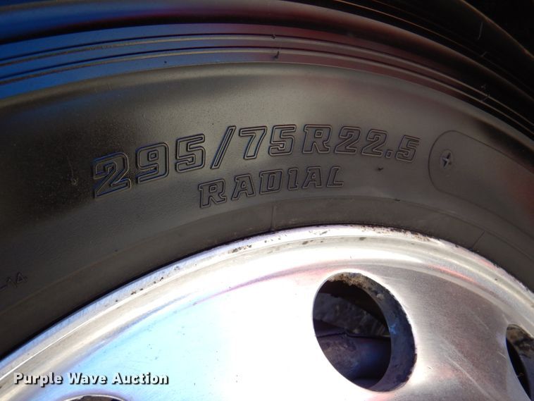 image for item DK8687 1996 Freightliner FLD120  semi truck