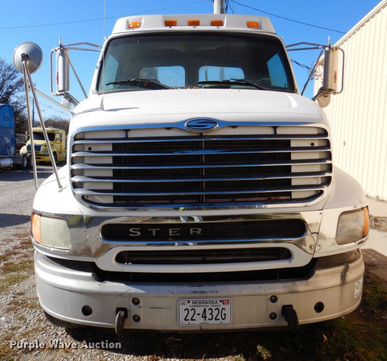 image for item DK8689 2004 Sterling AT9500  semi truck