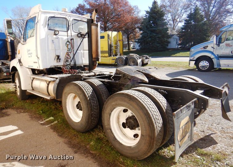 image for item DK8689 2004 Sterling AT9500  semi truck